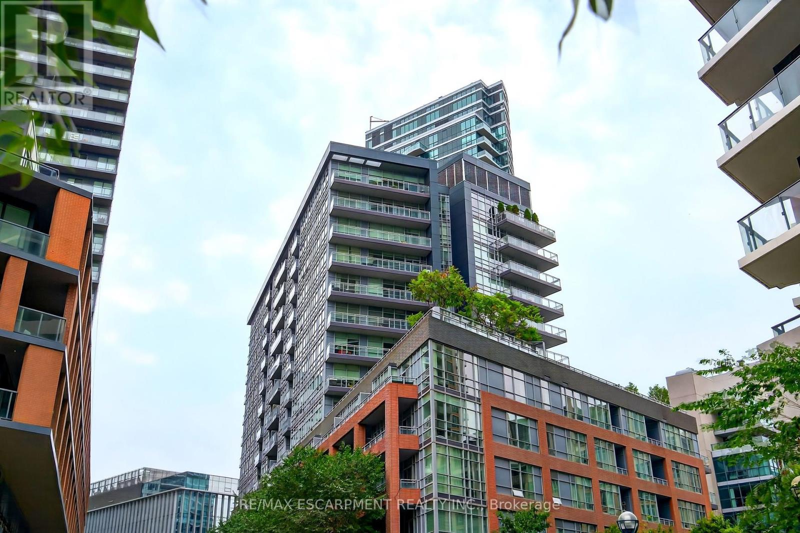 212 - 15 Bruyeres Mews, Toronto (Niagara), Ontario  M5V 0A7 - Photo 2 - C12325998