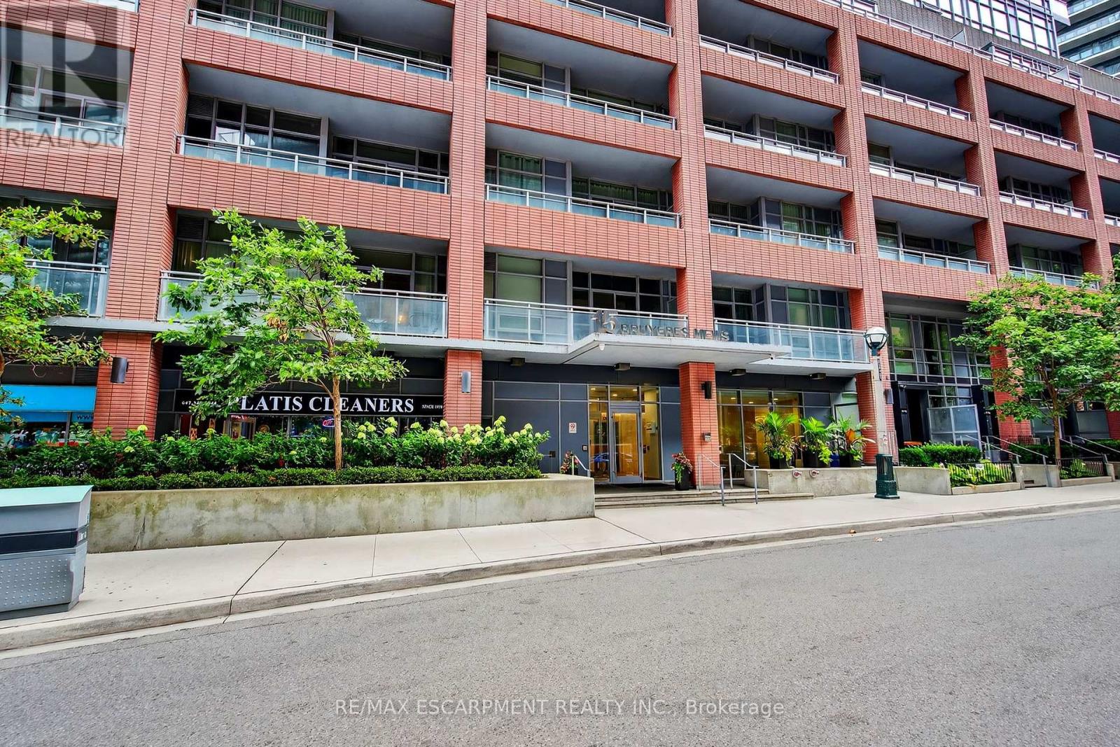 212 - 15 Bruyeres Mews, Toronto (Niagara), Ontario  M5V 0A7 - Photo 3 - C12325998