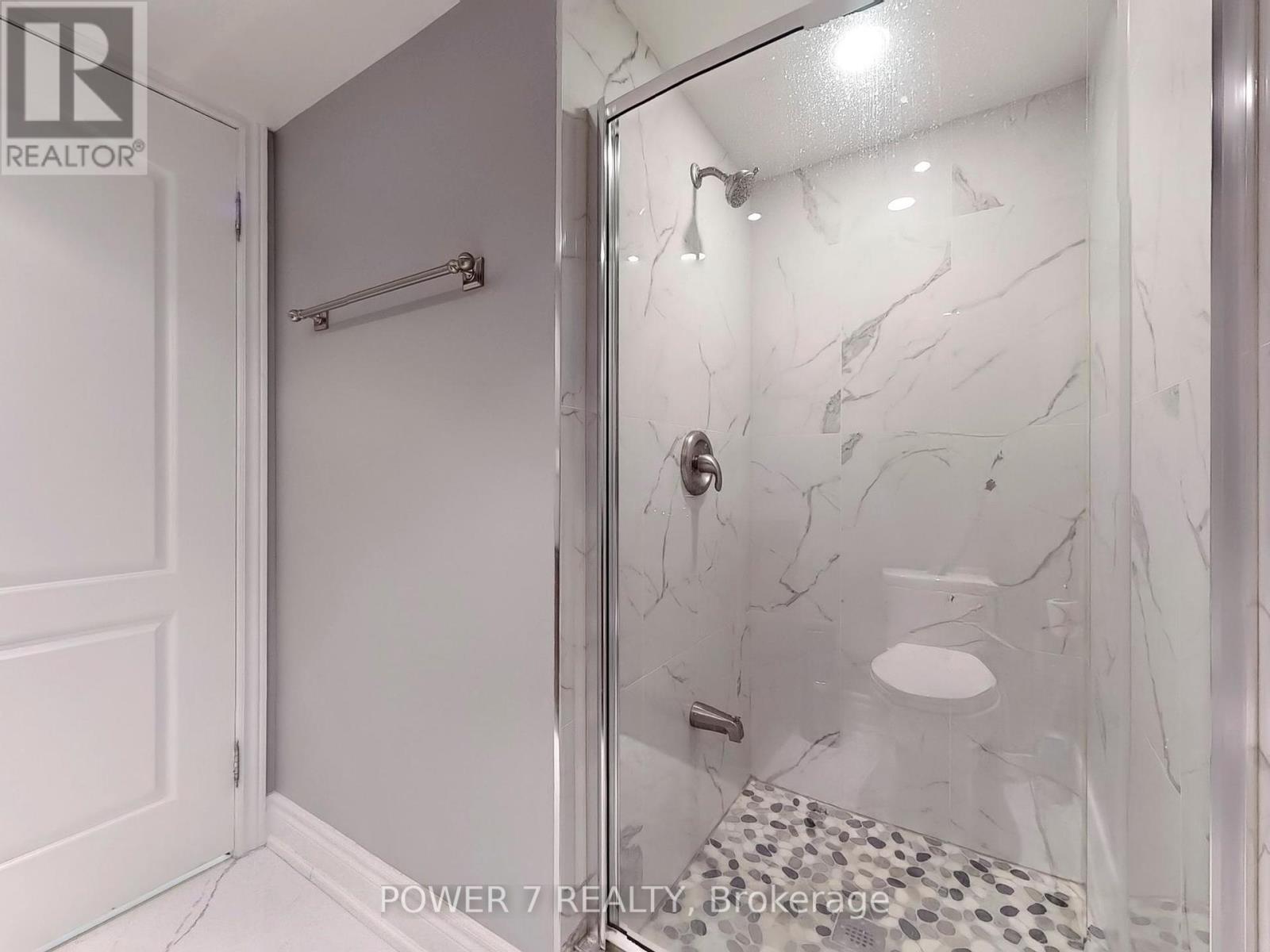 26 Suncrest Boulevard, Markham, Ontario  L3T 7Y4 - Photo 11 - N12325984