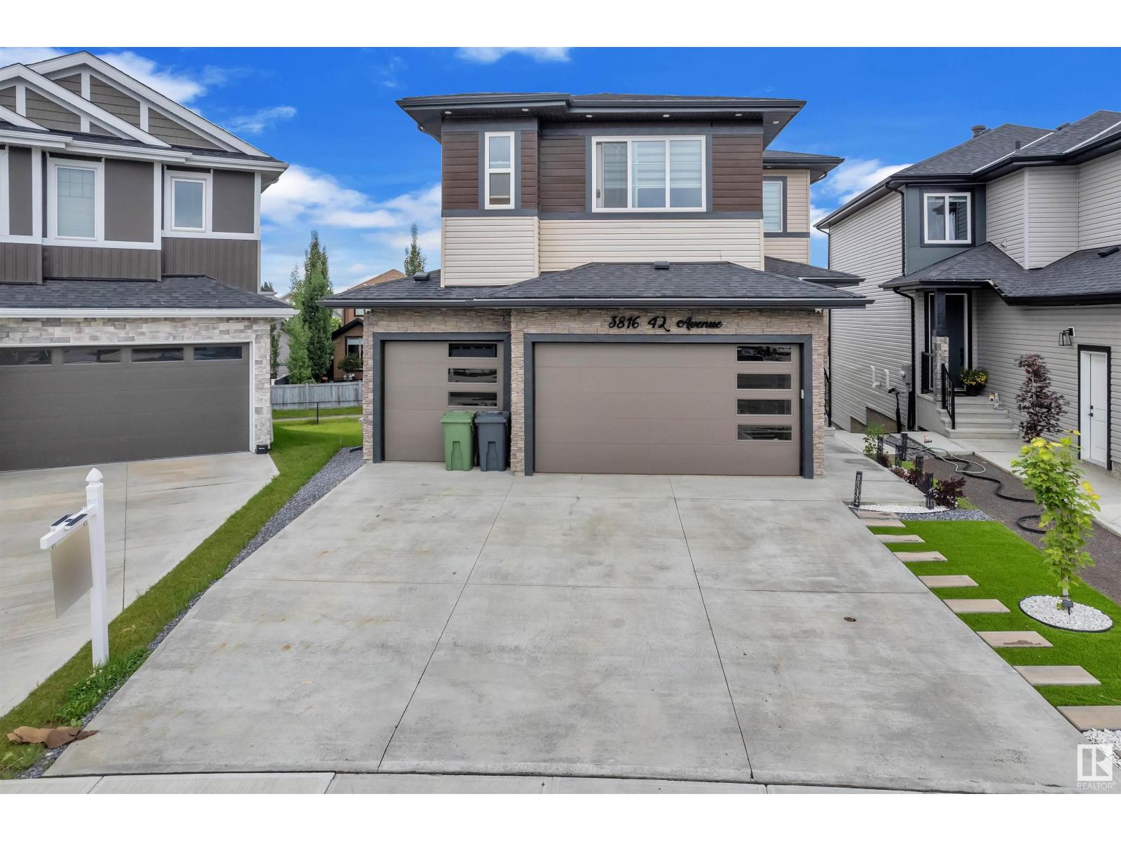 Property at 3816 42 AV image 2