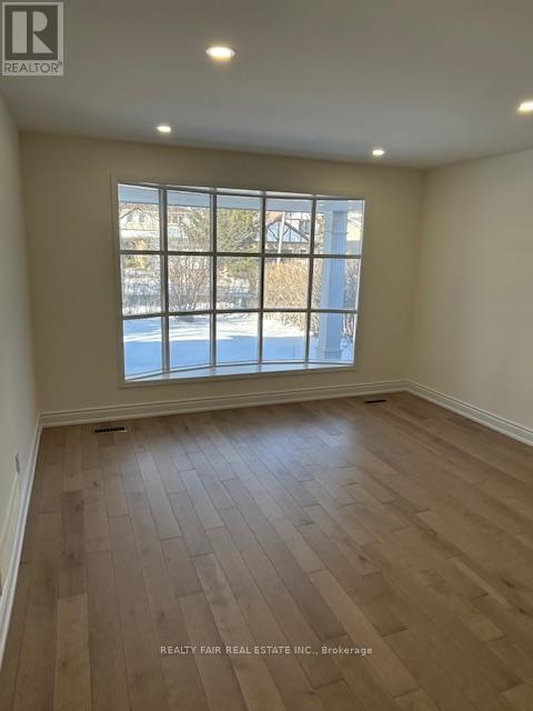 Property at 7 WHITEHORN CRESCENT image 4