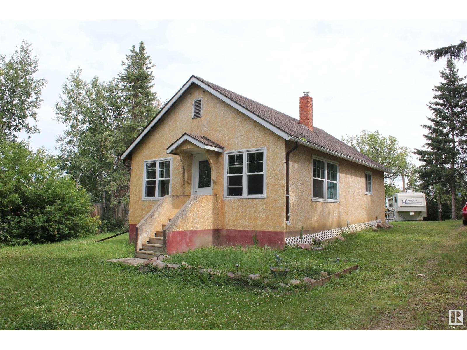 12 Main Road, Derwent, Alberta
