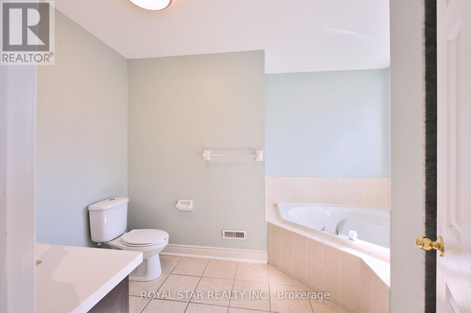 Upper - 15 Masters Green Crescent, Brampton, Ontario  L7A 3K3 - Photo 20 - W12326031