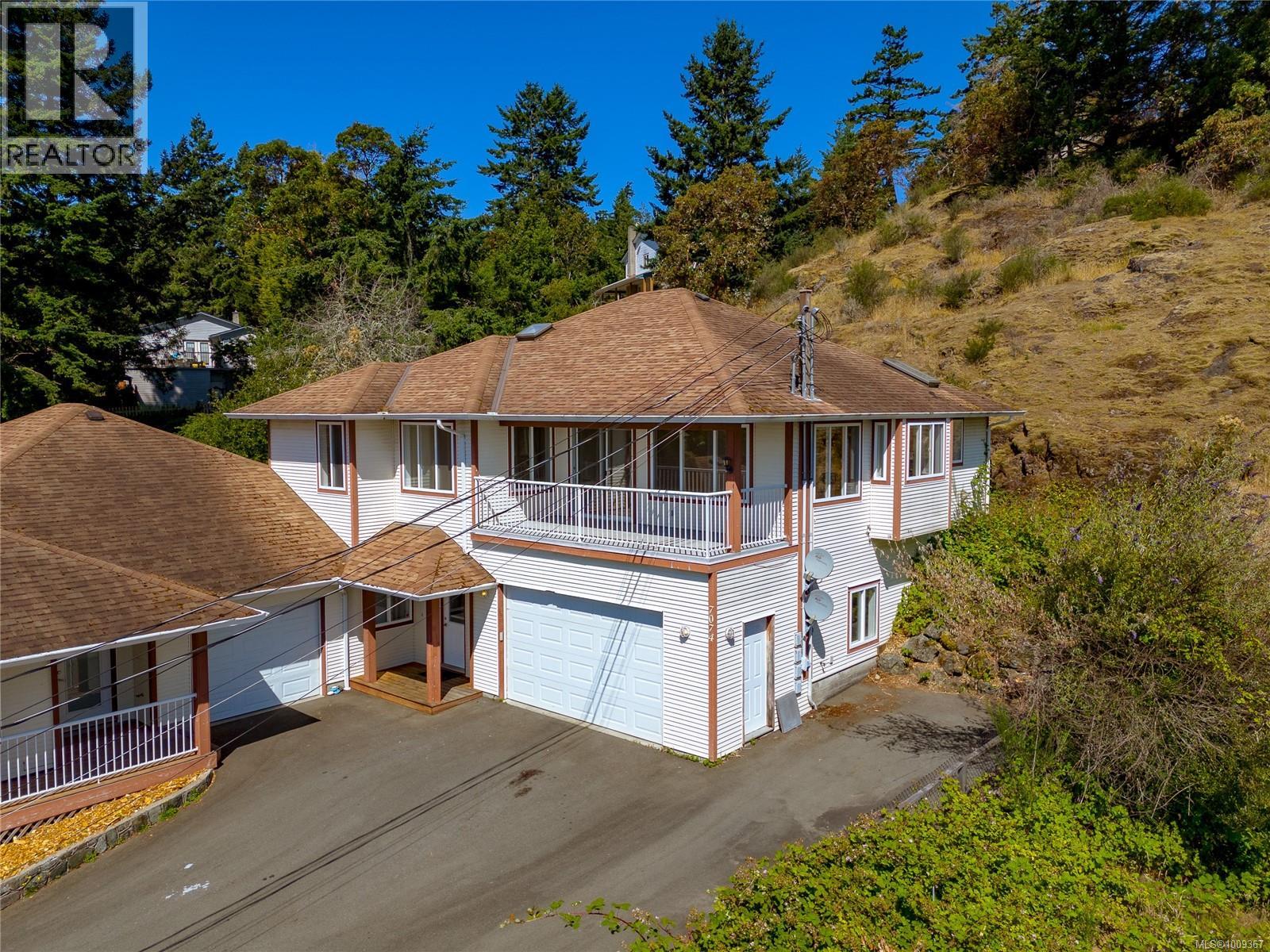 Property at 7074 Maple Park Terr image 3