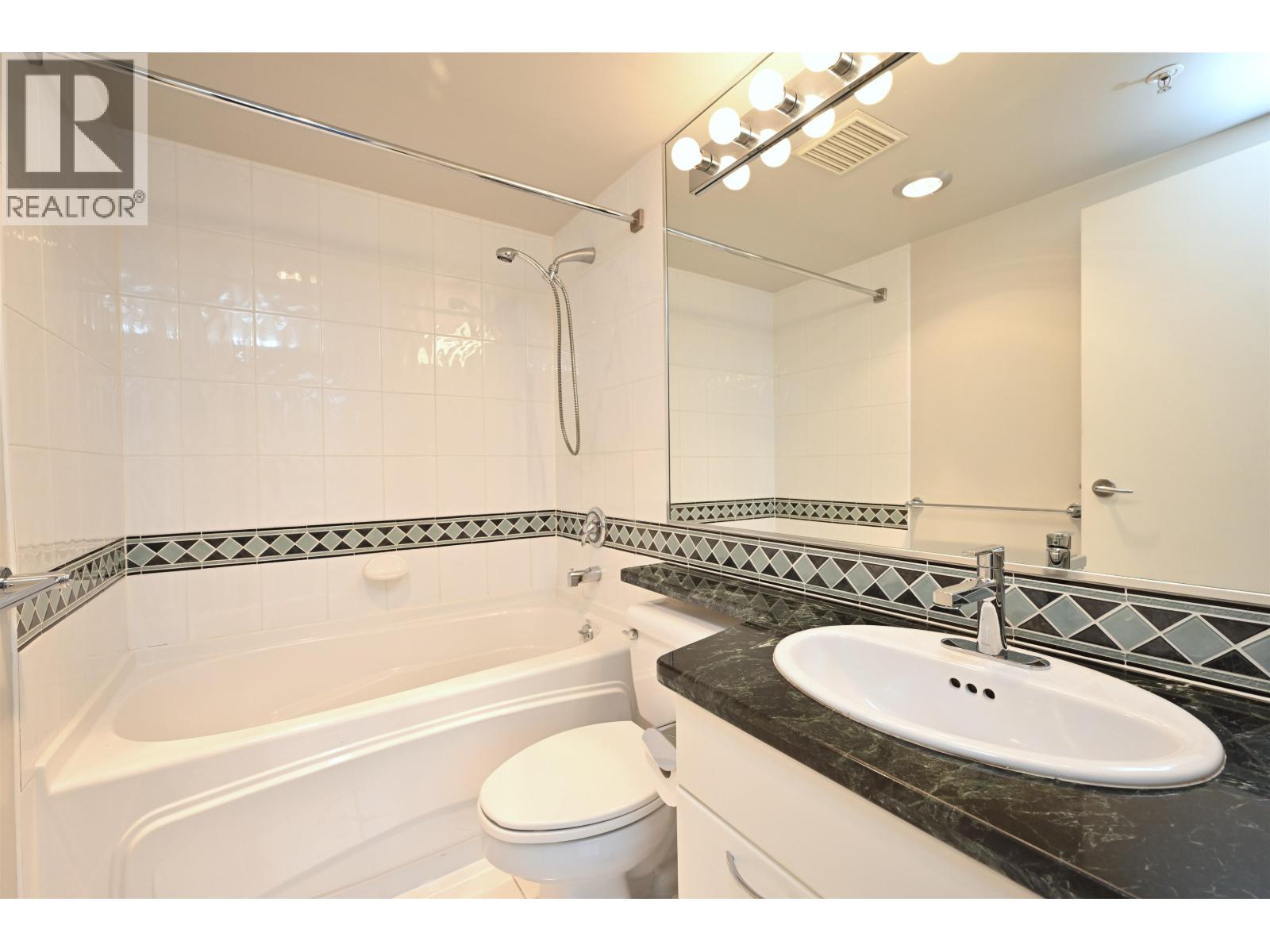 2002 1201 Marinaside Crescent, Vancouver, British Columbia  V6Z 2V2 - Photo 14 - R3018888
