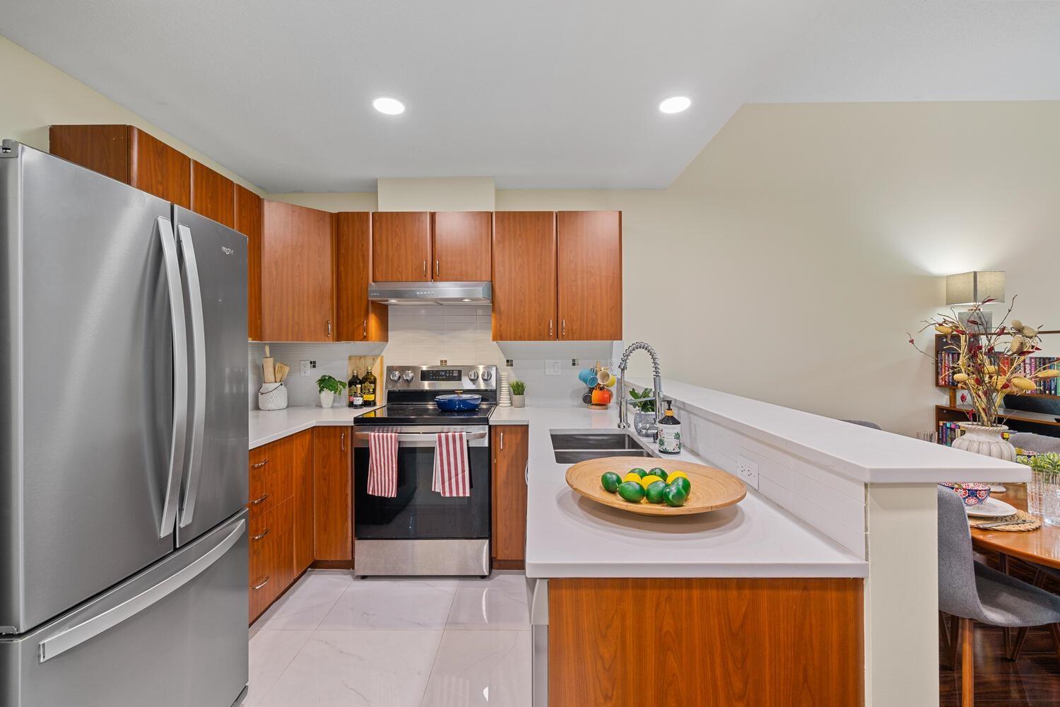 309 14885 105 Avenue, Surrey, British Columbia  V3R 2V6 - Photo 2 - R3033931