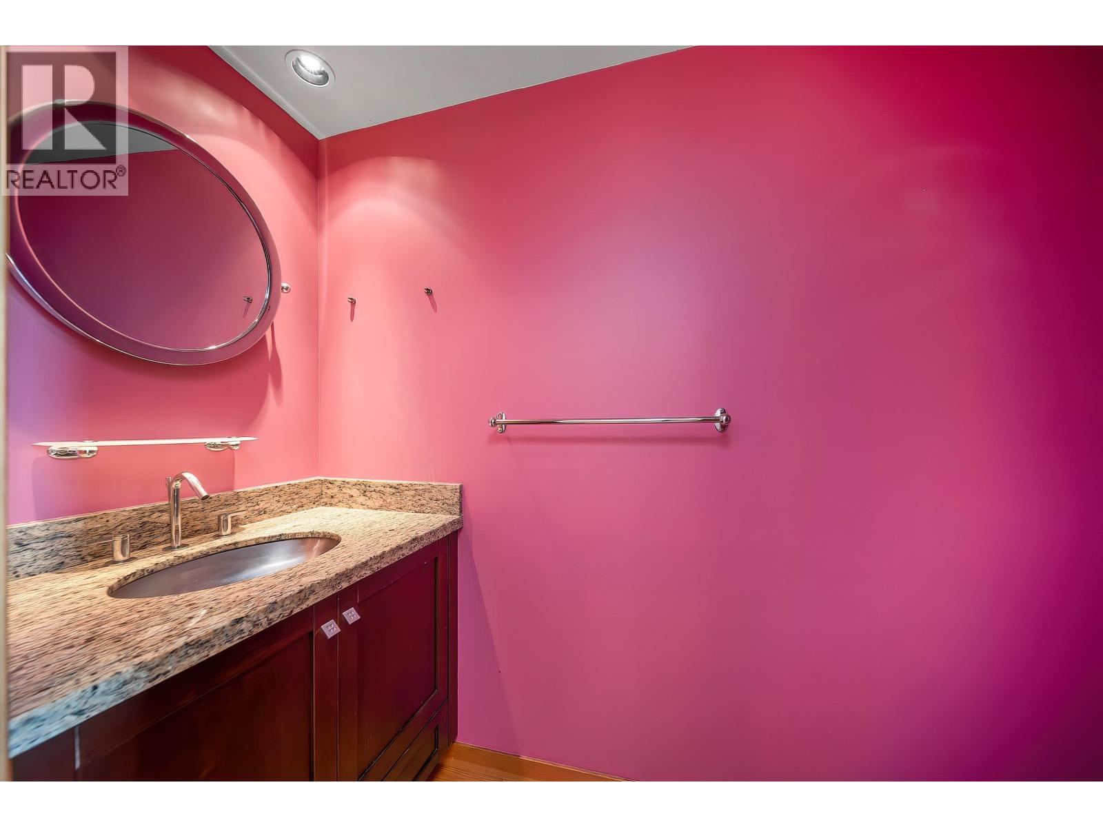 214 10 Renaissance Square, New Westminster, British Columbia  V3M 7B1 - Photo 11 - R3033857