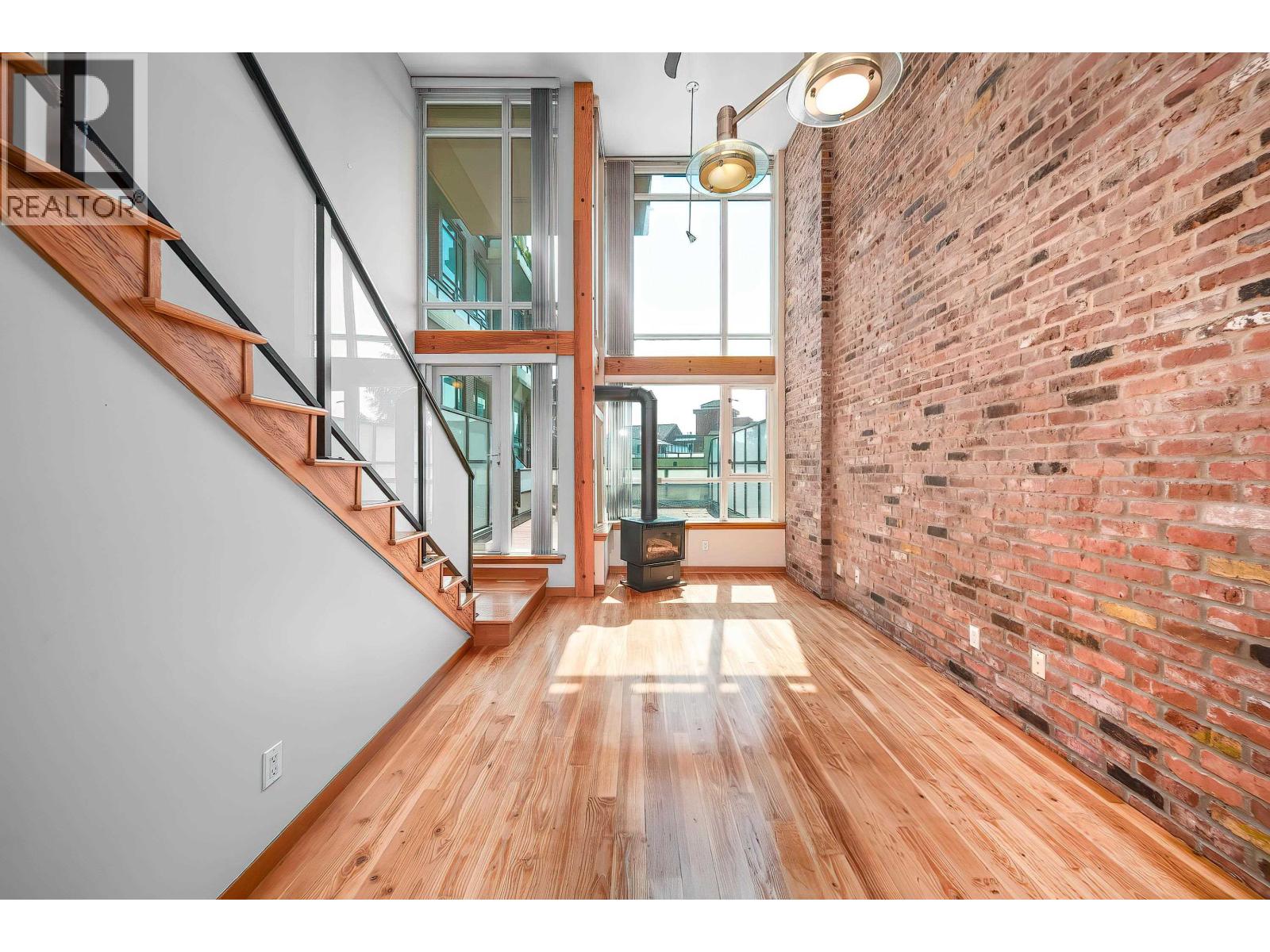 214 10 Renaissance Square, New Westminster, British Columbia  V3M 7B1 - Photo 13 - R3033857