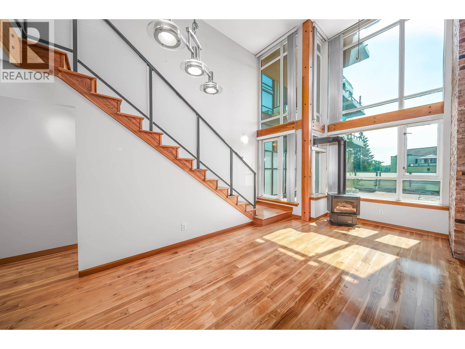 214 10 Renaissance Square, New Westminster, British Columbia  V3M 7B1 - Photo 14 - R3033857