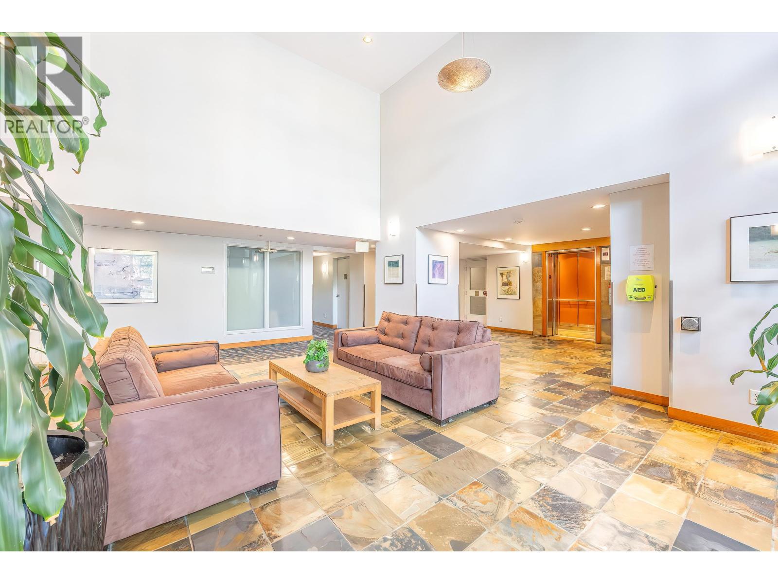 214 10 Renaissance Square, New Westminster, British Columbia  V3M 7B1 - Photo 4 - R3033857