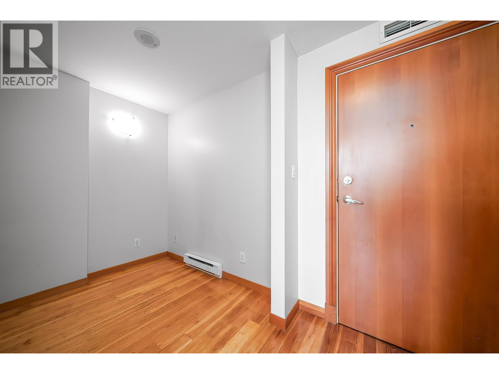 214 10 Renaissance Square, New Westminster, British Columbia  V3M 7B1 - Photo 5 - R3033857