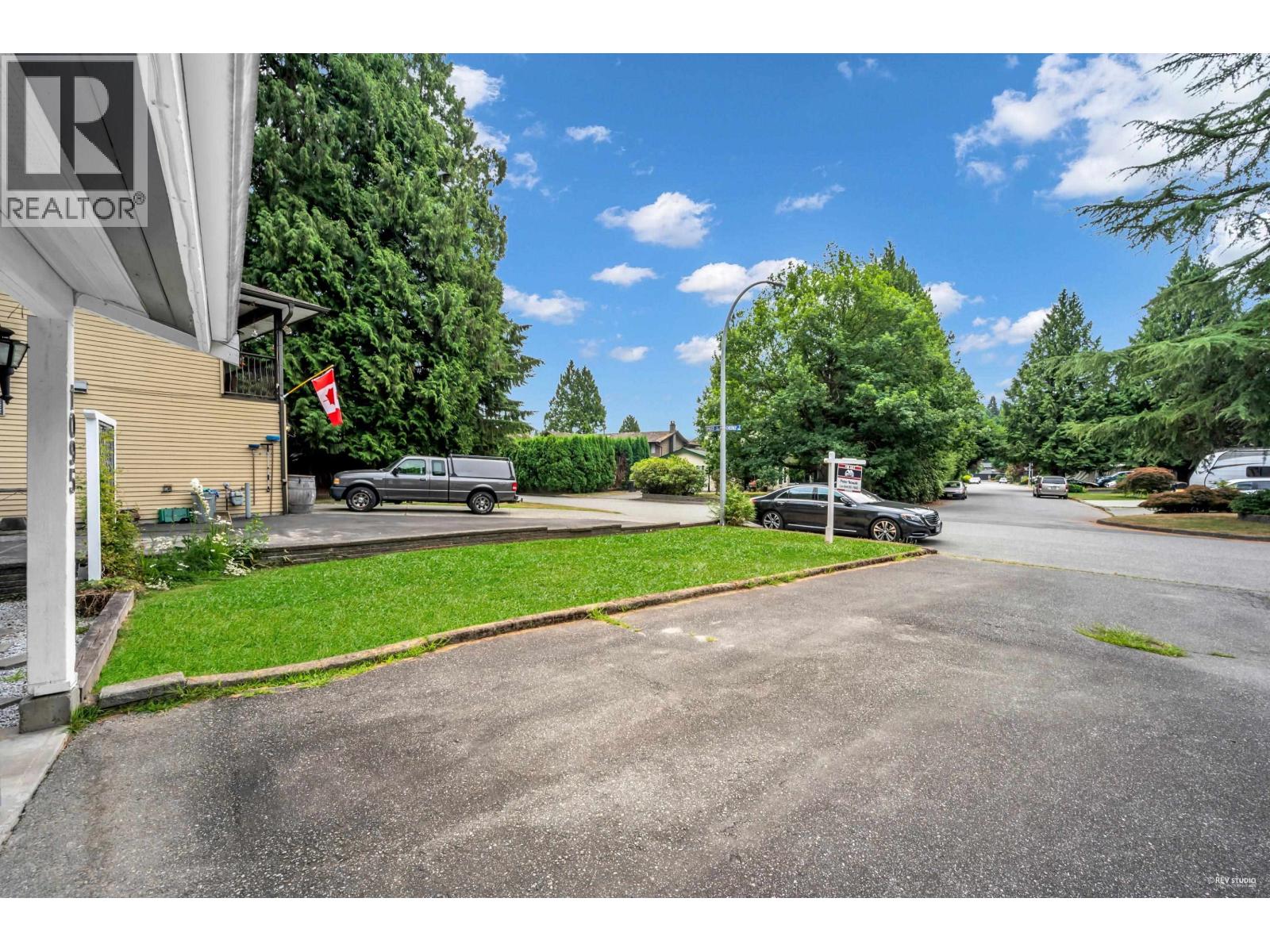 Property at 1095 SPRUCE AVENUE image 4