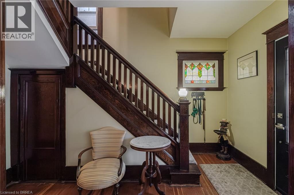 37 Egerton Street, Brantford, Ontario  N3T 4L4 - Photo 4 - 40755919