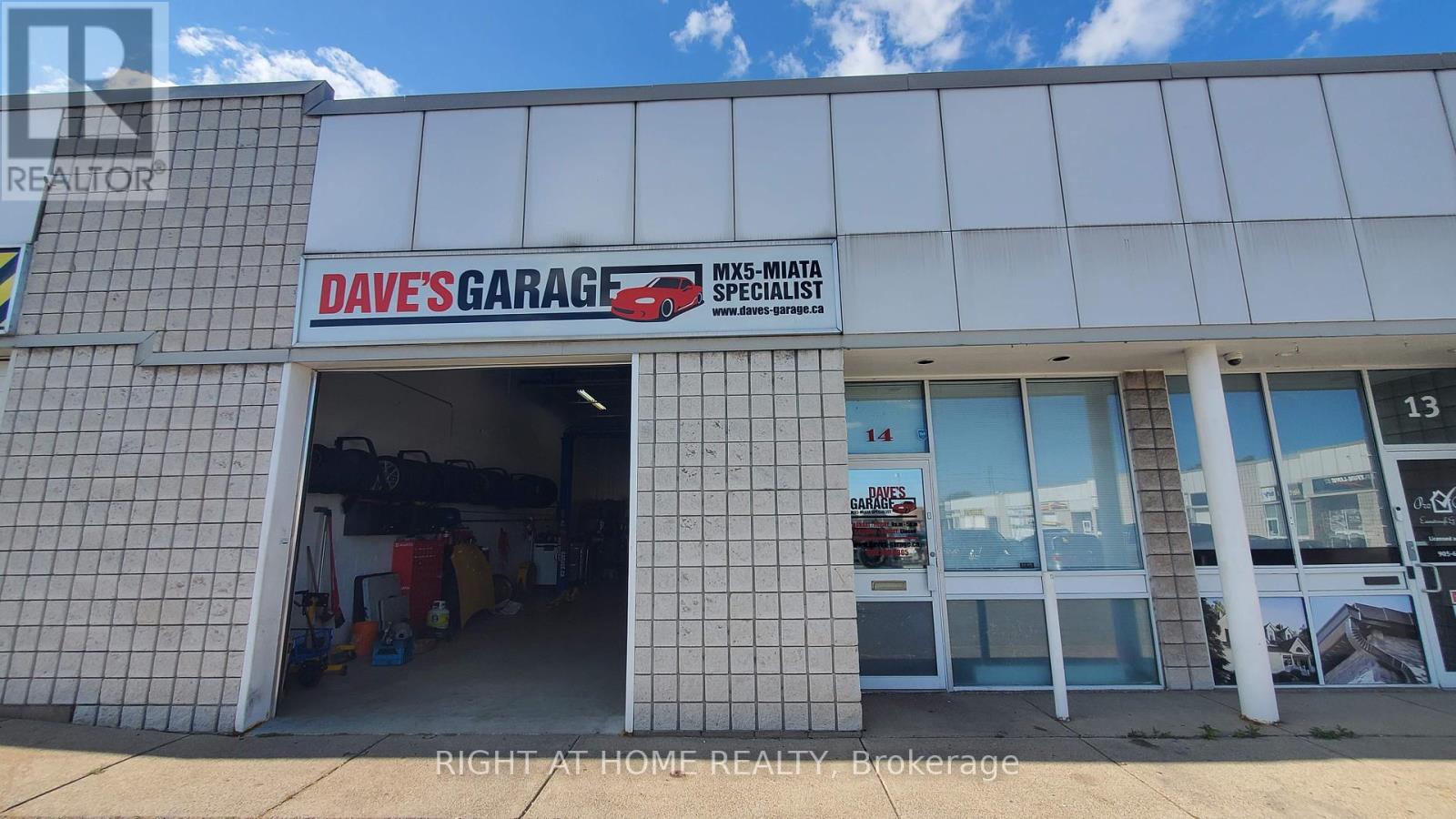 3485 HARVESTER ROAD, Burlington, Ontario