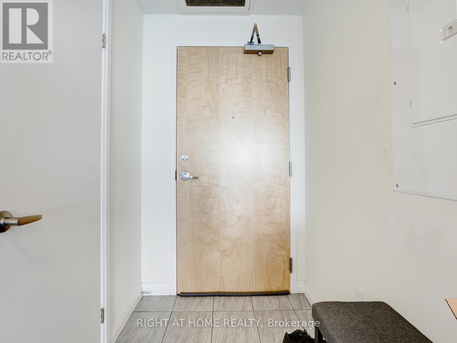 1804 - 60 Charles Street W, Kitchener, Ontario  N2G 0C9 - Photo 19 - X12326080