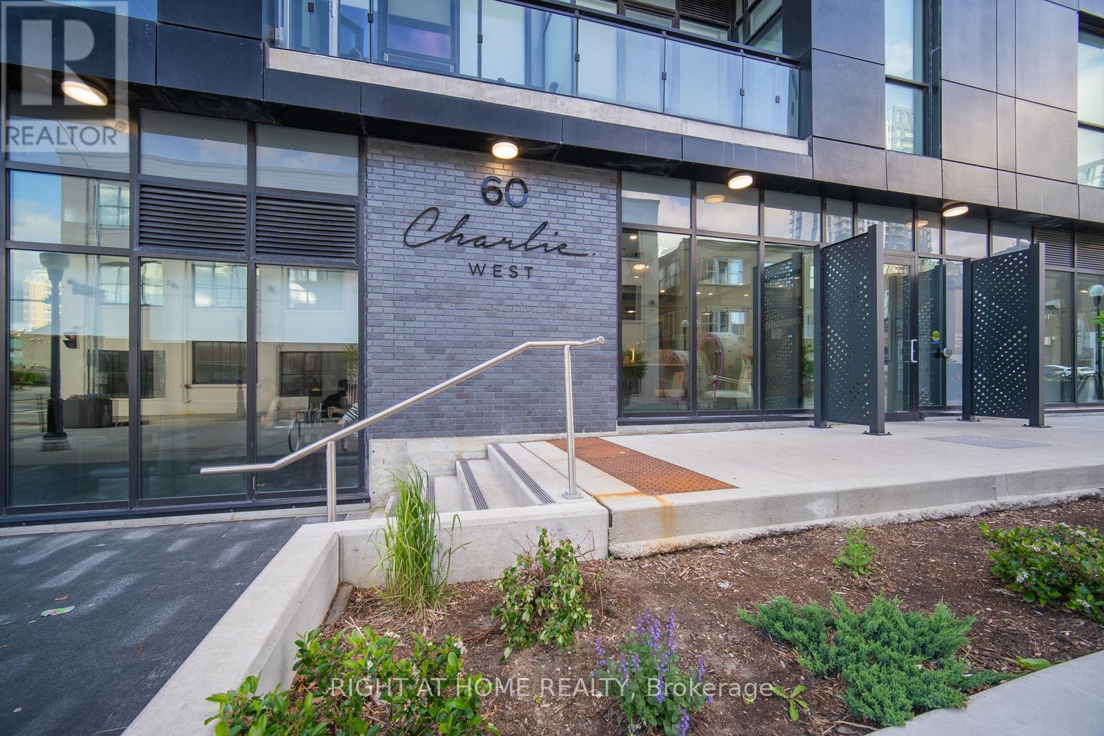 1804 - 60 Charles Street W, Kitchener, Ontario  N2G 0C9 - Photo 4 - X12326080