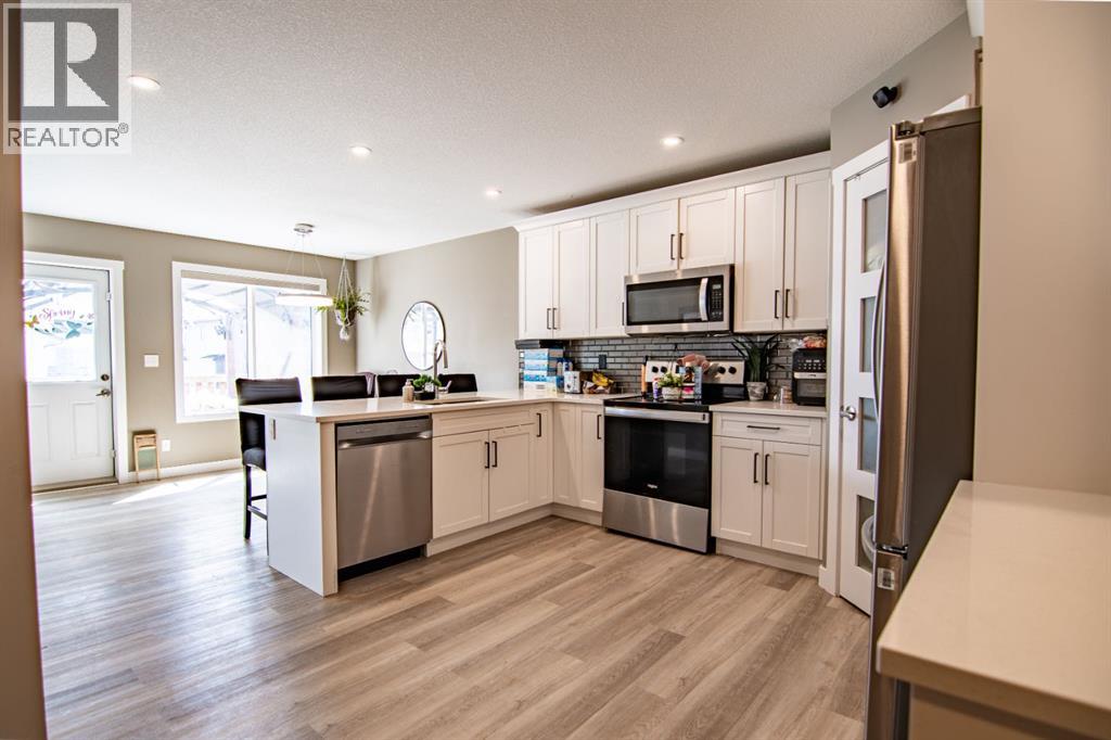 Property at 210 LIVINGSTON Close image 4