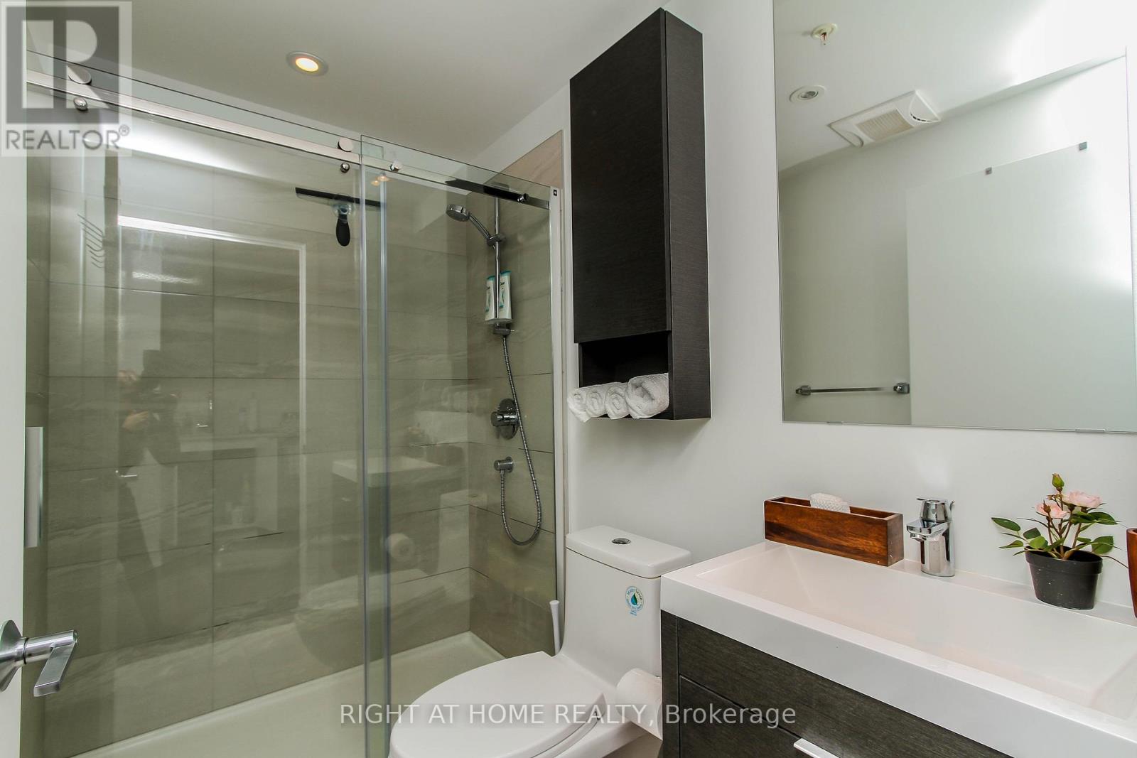 2102 - 20 Daly Avenue, Ottawa, Ontario  K1N 0C6 - Photo 11 - X12326130