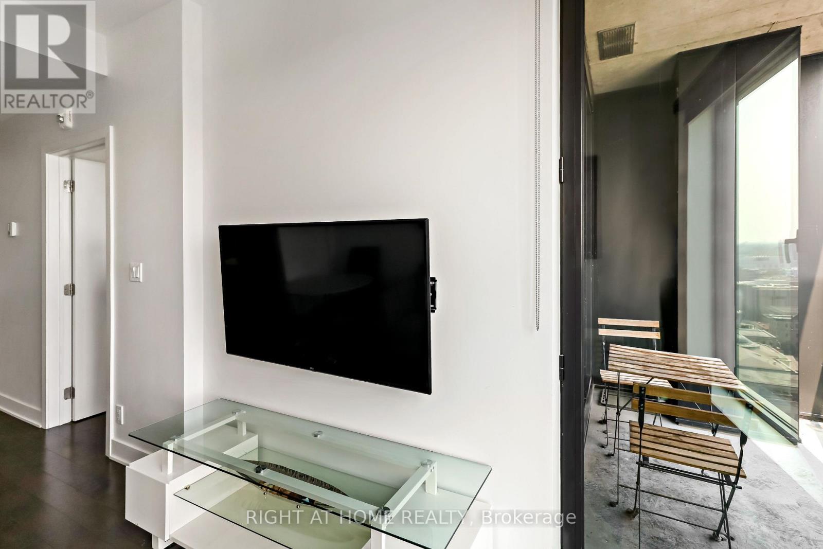 2102 - 20 Daly Avenue, Ottawa, Ontario  K1N 0C6 - Photo 4 - X12326130