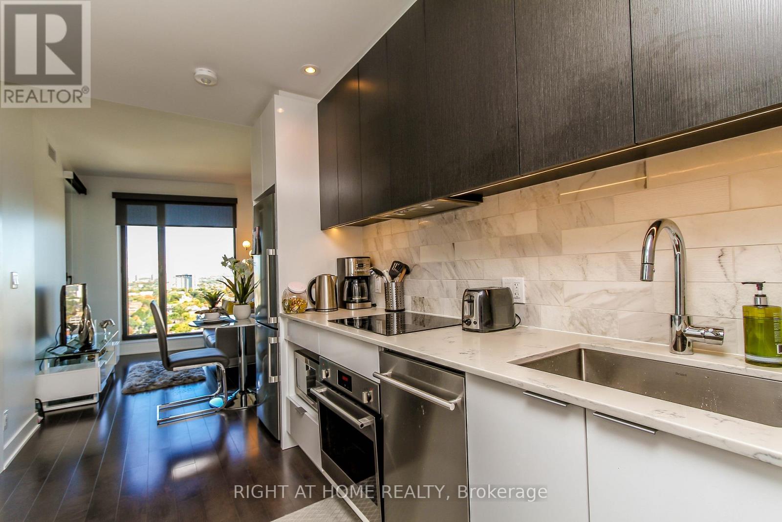 2102 - 20 Daly Avenue, Ottawa, Ontario  K1N 0C6 - Photo 5 - X12326130