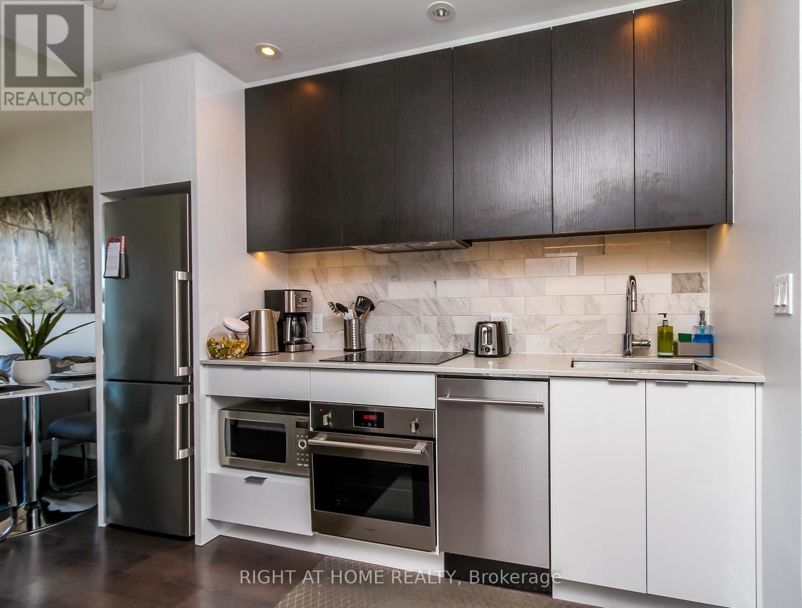 2102 - 20 Daly Avenue, Ottawa, Ontario  K1N 0C6 - Photo 6 - X12326130