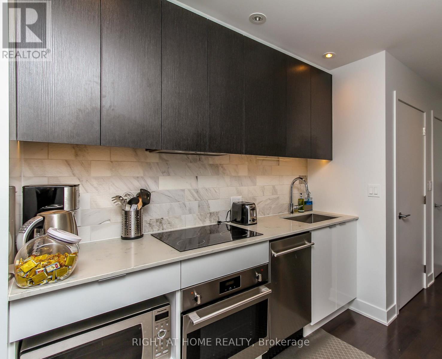 2102 - 20 Daly Avenue, Ottawa, Ontario  K1N 0C6 - Photo 7 - X12326130