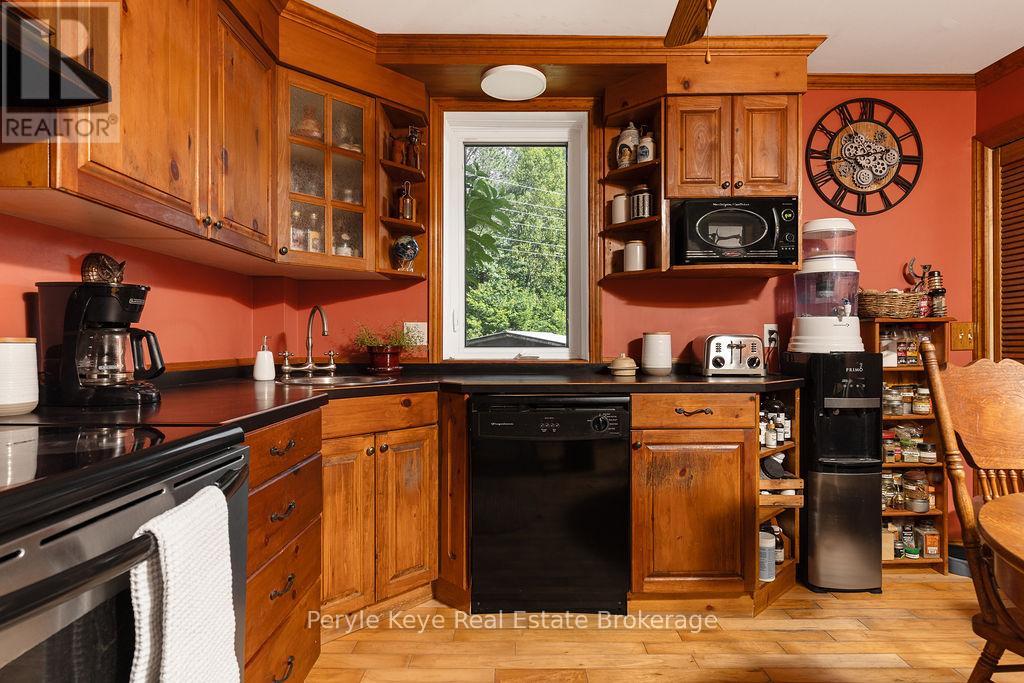 2322 Old Muskoka Road, Huntsville, Ontario  P0B 1M0 - Photo 17 - X12306624