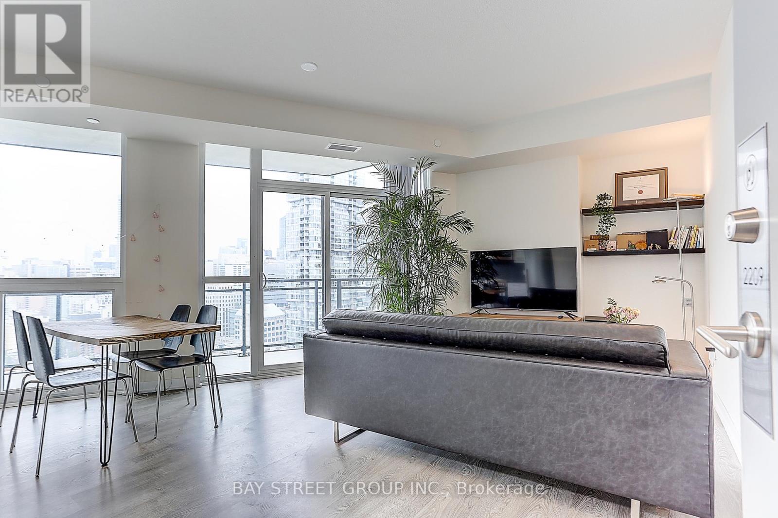 2209 - 99 John Street, Toronto, Ontario  M5V 0S6 - Photo 6 - C12326100