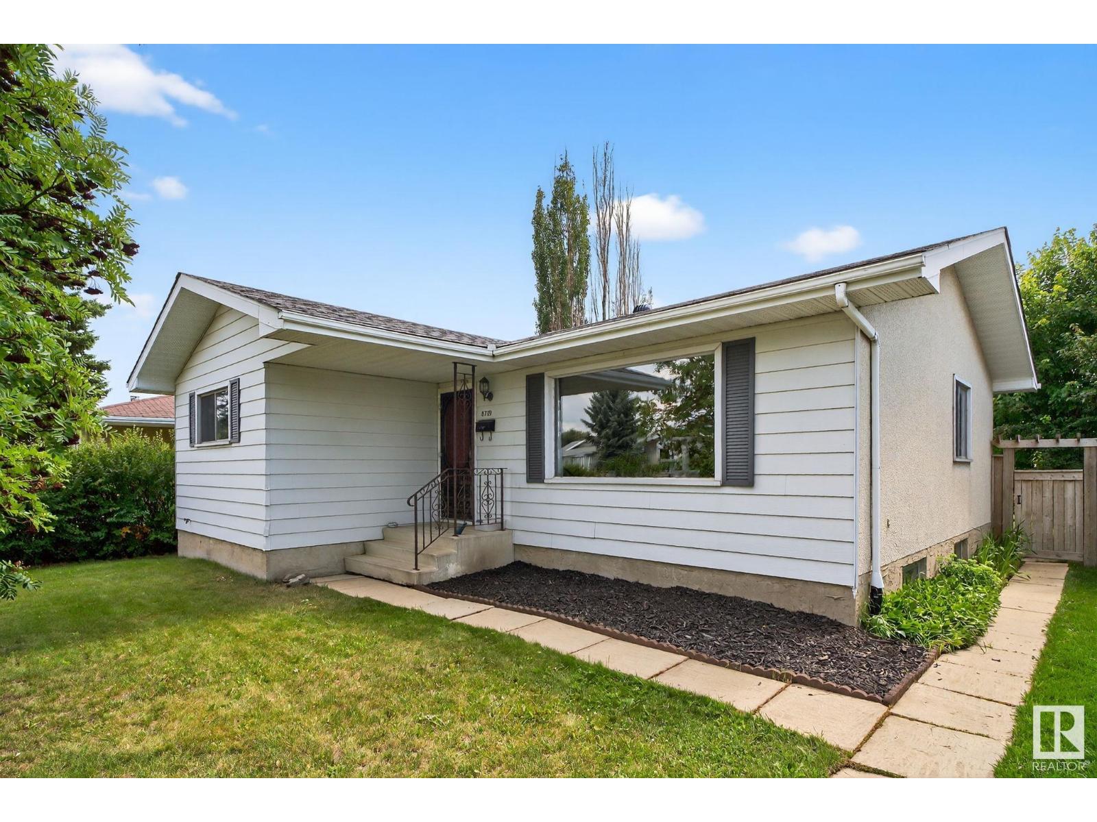 Property at 8719 40 AV NW image 1