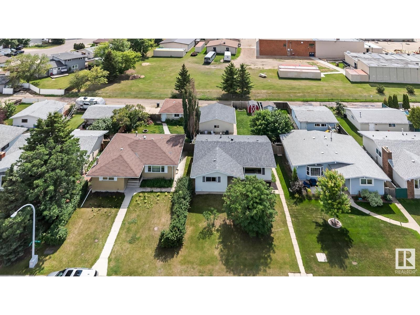 Property at 8719 40 AV NW image 2