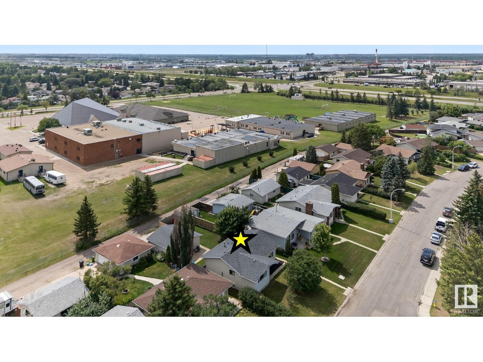 Property at 8719 40 AV NW image 3