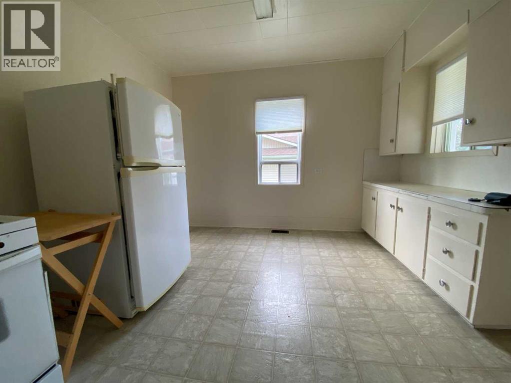 20630 25 Avenue, Bellevue, Alberta  T0K 0C0 - Photo 6 - A2233689