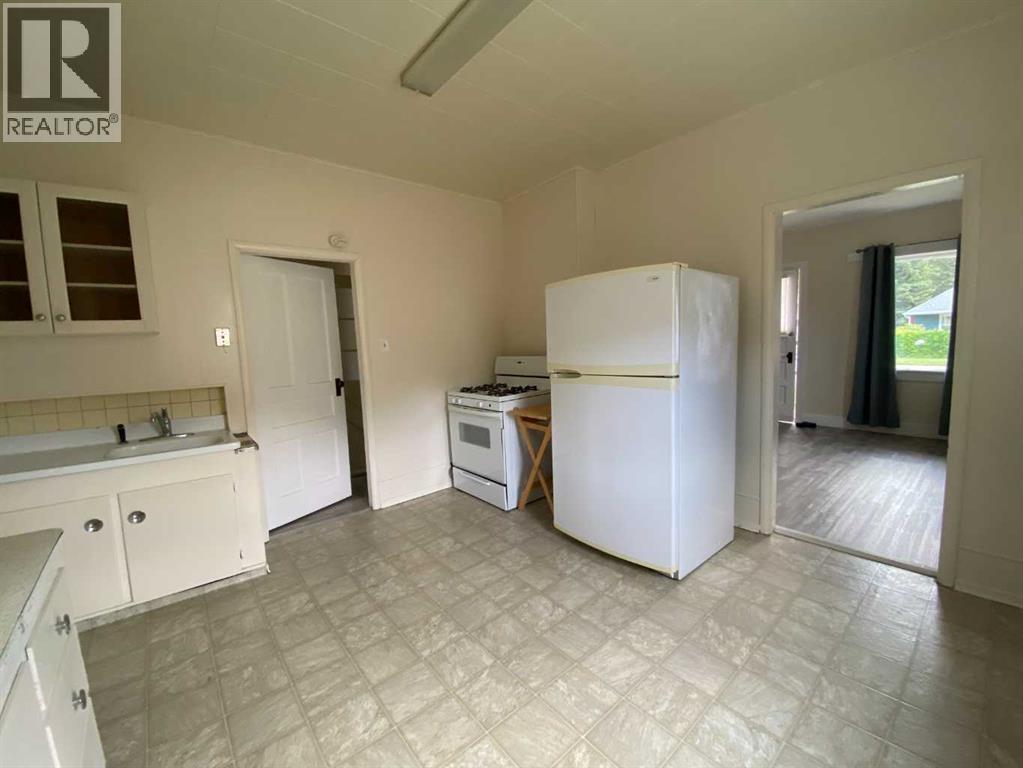 20630 25 Avenue, Bellevue, Alberta  T0K 0C0 - Photo 7 - A2233689