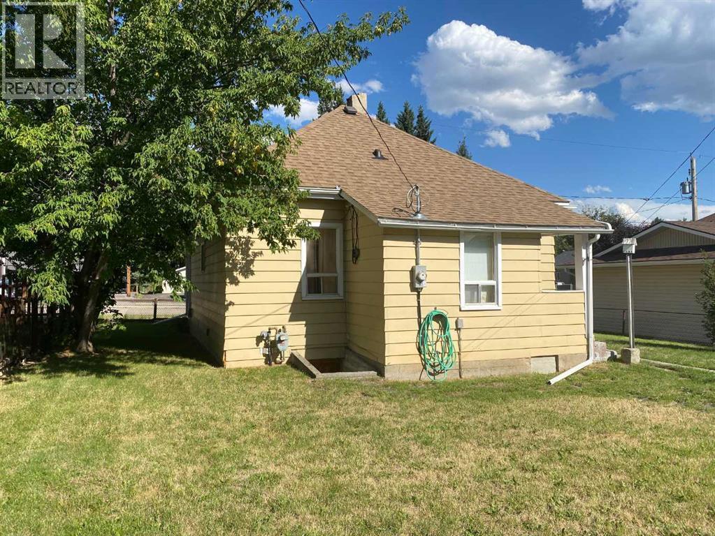 20630 25 Avenue, Bellevue, Alberta  T0K 0C0 - Photo 2 - A2233689