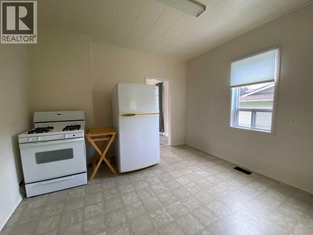 20630 25 Avenue, Bellevue, Alberta  T0K 0C0 - Photo 5 - A2233689