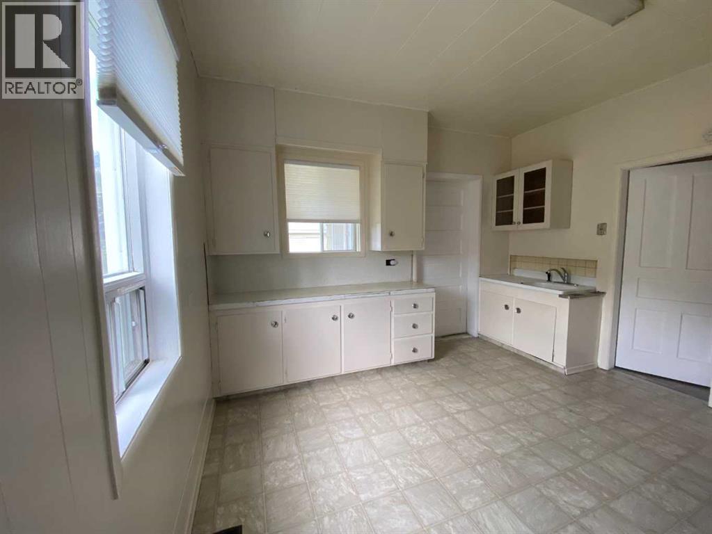 20630 25 Avenue, Bellevue, Alberta  T0K 0C0 - Photo 8 - A2233689