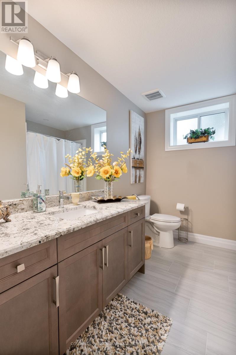 2426 Red Thorne Avenue, London South, Ontario  N6P 0E7 - Photo 35 - X12326184