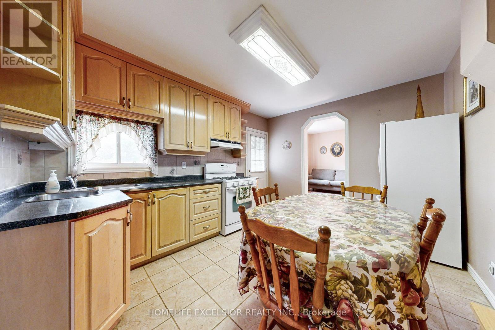 32 Argyle Street, Toronto, Ontario  M6J 1N4 - Photo 14 - C12326177