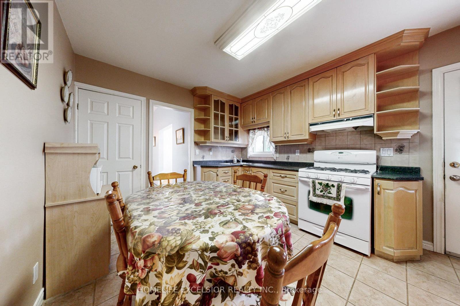 32 Argyle Street, Toronto, Ontario  M6J 1N4 - Photo 17 - C12326177