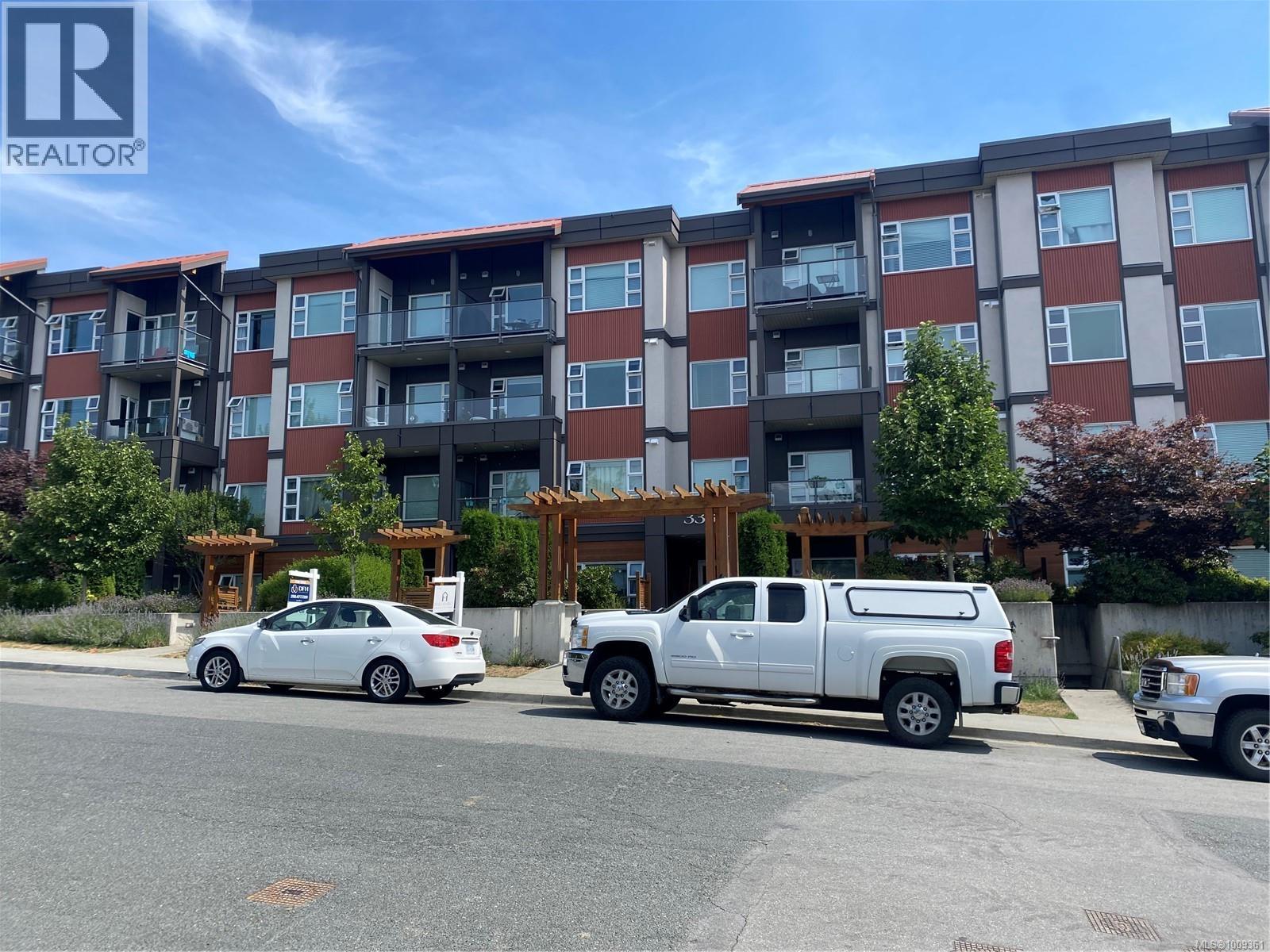 312 3333 Glasgow Ave, Saanich, British Columbia