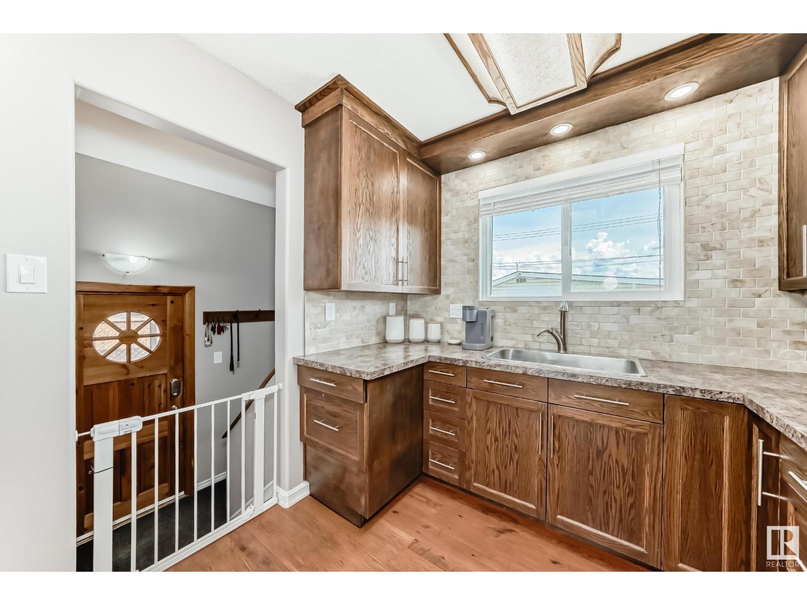 Property at 8511 70 ST NW image 4