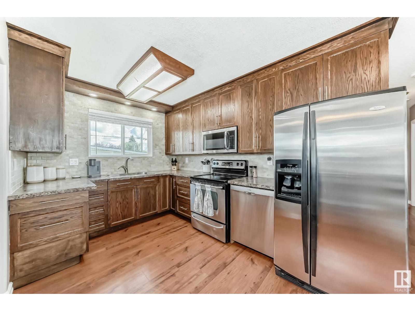 Property at 8511 70 ST NW image 3
