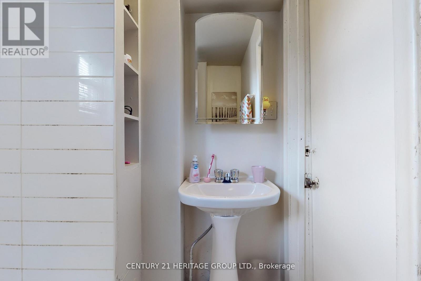111 Shaw Street, Hamilton, Ontario  L8L 3P6 - Photo 15 - X12326207