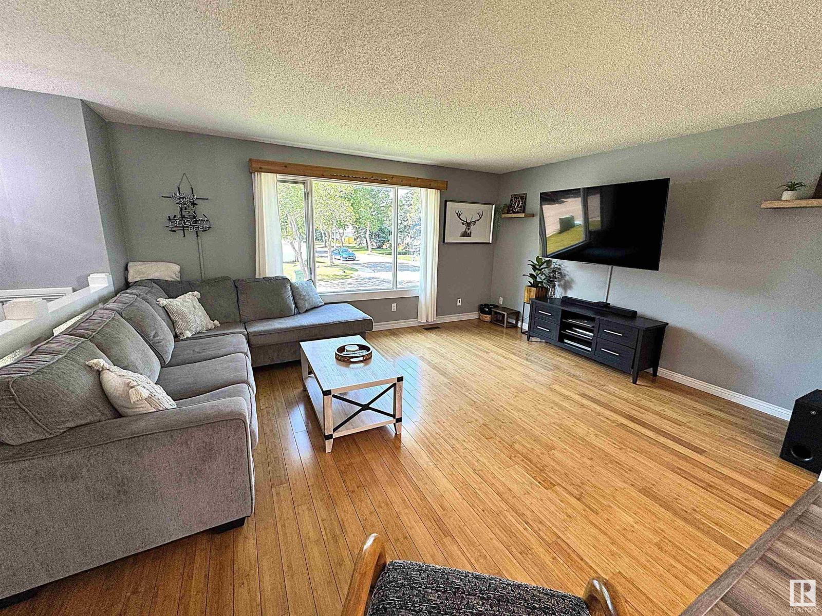 Property at 30 LORRAINE CR image 2