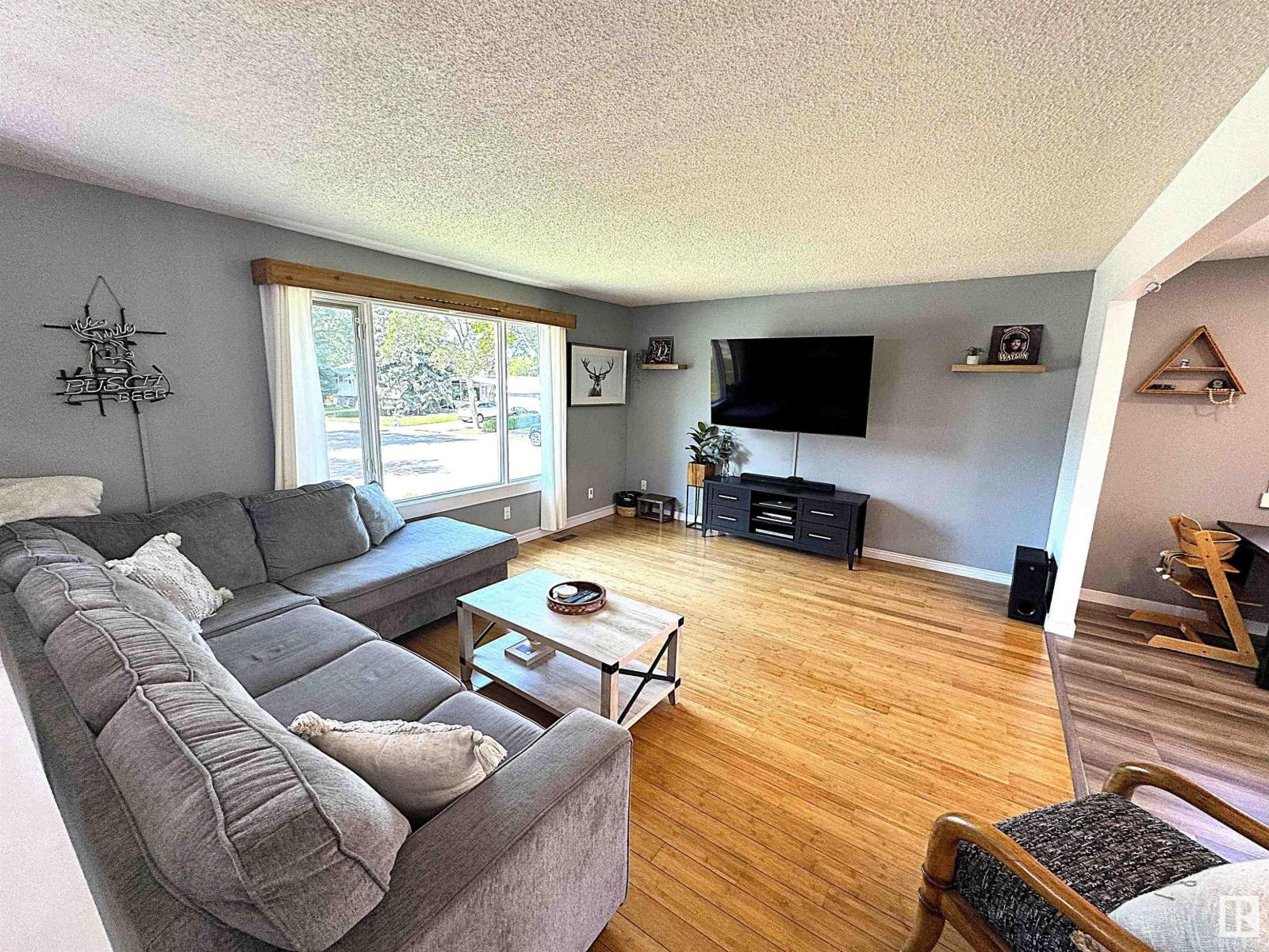 Property at 30 LORRAINE CR image 5