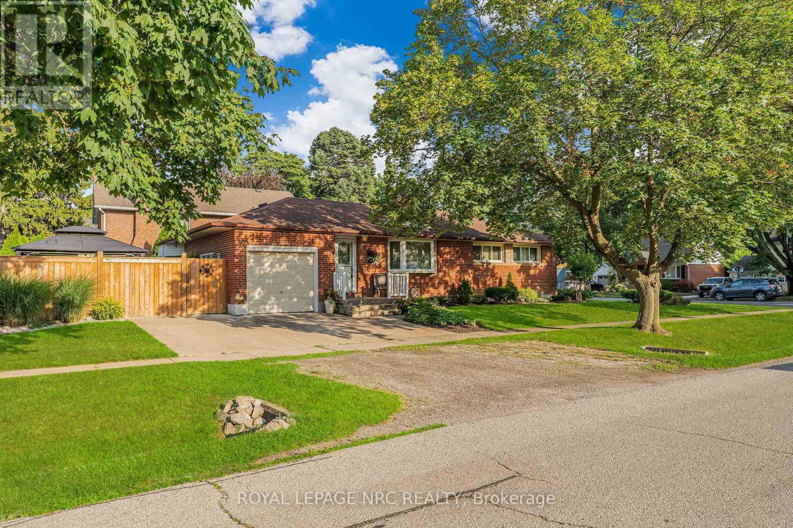 6 MAPLEWOOD DRIVE, St. Catharines, Ontario