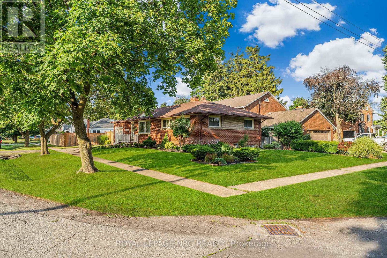 6 Maplewood Drive, St. Catharines, Ontario  L2M 3P1 - Photo 2 - X12326217