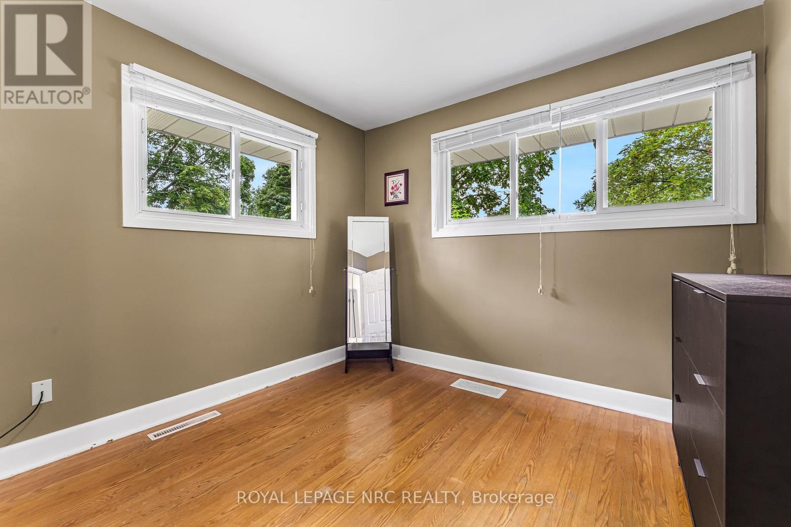 6 Maplewood Drive, St. Catharines, Ontario  L2M 3P1 - Photo 20 - X12326217