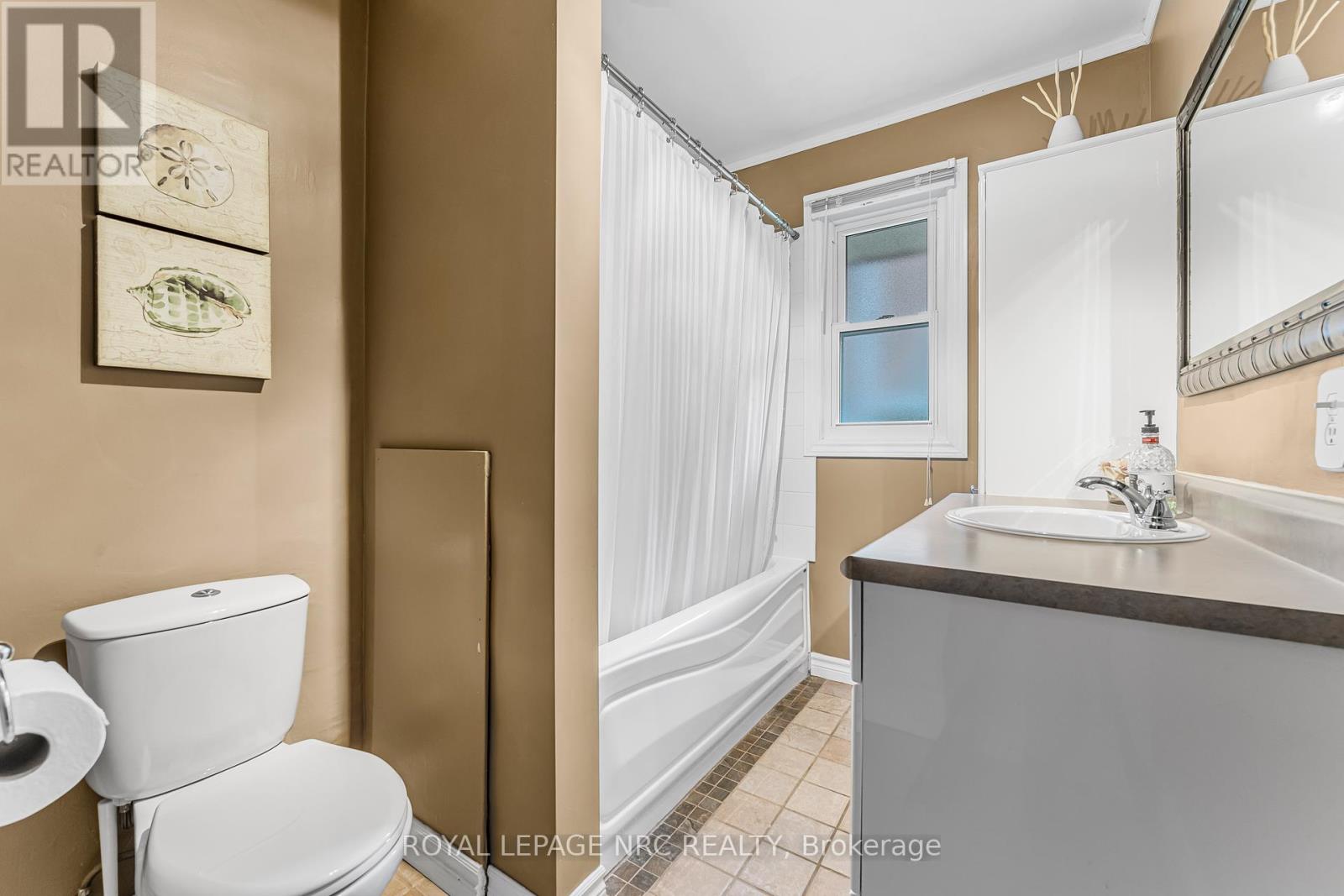 6 Maplewood Drive, St. Catharines, Ontario  L2M 3P1 - Photo 22 - X12326217