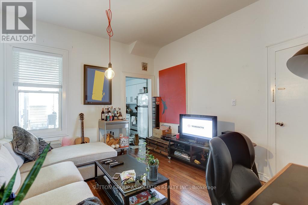69 Palmerston Avenue, Toronto, Ontario  M6J 2J2 - Photo 8 - C12326221
